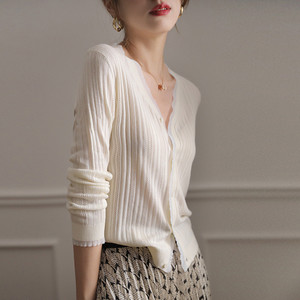巴黎时尚大品牌今年流行秋季上衣~法式V领长袖针织开衫女薄款衬衫