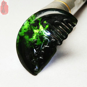 月兔吊坠天然墨绿玉月牙玉坠双面镂空挂件汉服玉佩腰佩压襟玉配饰