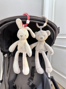 婴儿车挂件 英国毛绒兔子风铃车挂摇铃 床挂床绕毛绒安抚娃娃玩具