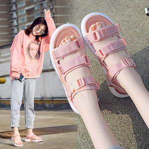 小学女生凉鞋少女