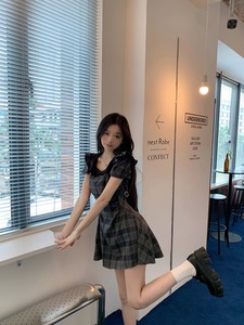 kumikumi甜美风撞色娃娃领连衣裙女装夏季复古格子修身A字裙短裙