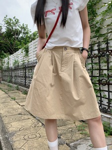 kumikumi复古卡其色A字半身裙女2024夏季设计感褶皱高腰伞裙中裙