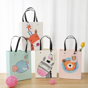卡通礼品袋儿童节零食手提纸袋铆钉加厚幼儿园可爱生日回礼包装袋