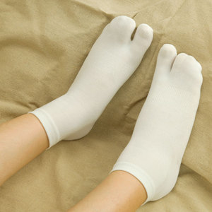 10双装白色二指袜中筒女袜两指袜四季通用木屐袜纯色分趾袜羊蹄袜