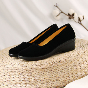 新款老北京布鞋女士防滑软底工作鞋上班春秋中老年妈妈鞋黑色单鞋