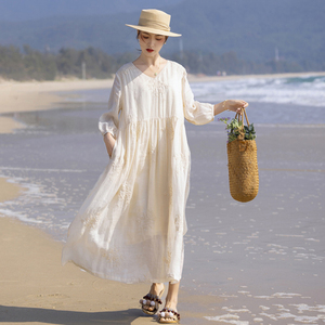 苎麻连衣裙女夏季沙滩裙仙气重工刺绣七分袖V领海边度假旅行长裙