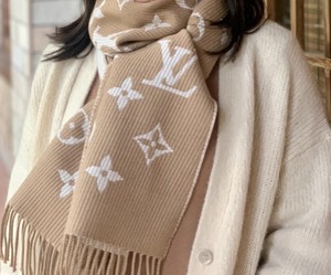 lv围巾女款披肩 冬季新款路易威登女士围脖奶茶色时尚 国内现货