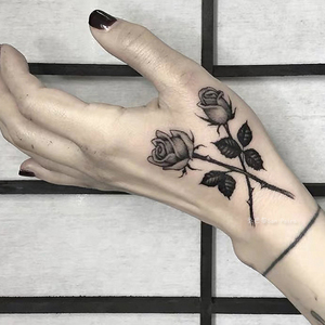手绘手背虎口黑色玫瑰花纹身贴防水男女持久仿真刺青性感个性暗黑