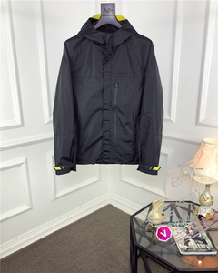 prada/普拉达 正品代购2019春季新款简约连帽夹克 薄款休闲风衣男