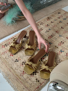 外穿平底女鞋法式复古手工编织带高跟鞋女夏季新款烤漆中跟凉拖鞋