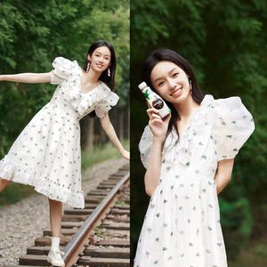 明星周也同款复古泡泡袖碎花直身连衣裙女夏荷叶边艺术感裙子法式