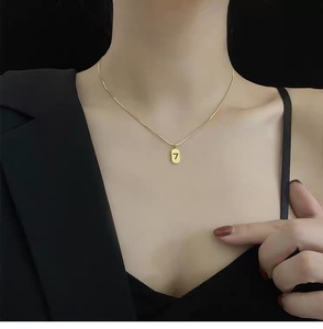 周大福星lucky7项链女夏轻奢小众幸运数字爱妻吊坠18k黄金小福牌