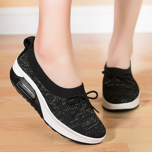 夏季轻便透气网鞋中老年人妈妈摇摇鞋一脚蹬懒人黑色老北京布鞋女