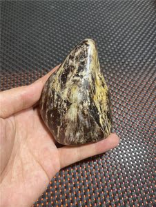 新疆和田玉籽料直闪石艾德莱斯色彩感丰富型好可做摆件