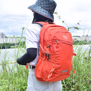 户外旅行双肩包2021新款30升登山包女轻便大容量运动背包时尚旅游