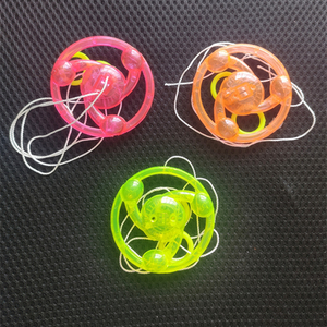 发光拉响飞轮 闪光风火轮拉哨80后经典怀旧玩具夜市地摊热卖货源