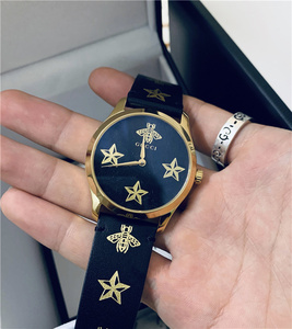 gucci 古驰 g-timeless系列"星空小蜜蜂"黑金石英男女表 ya126