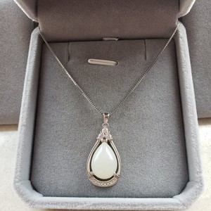 周大福焕美纯银和田玉项链银镶白玉吊坠锁骨链女款时尚银饰送妈妈