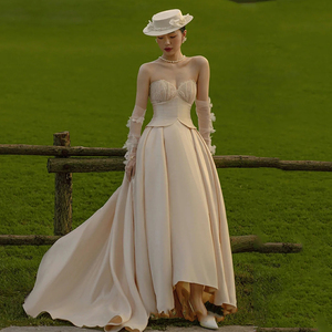 法式轻婚纱2022新款新娘复古宫廷赫本风气质出门纱缎面抹胸小礼服