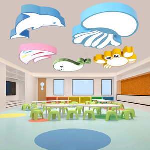 幼儿园教室创意卡通海豚水母螃蟹鲸鱼灯游泳馆海洋水族馆造型吊灯