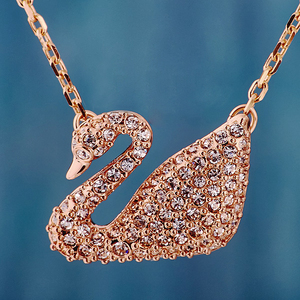 水晶天鹅项链镶嵌施华洛世奇元素旗舰店官网大号黑天鹅渐变礼物女