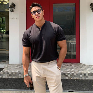 肌肉男针织衫