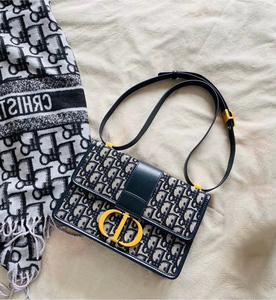 00 1人付款  淘宝 【99新未使用】dior迪奥女包新款老花盒子包斜挎包