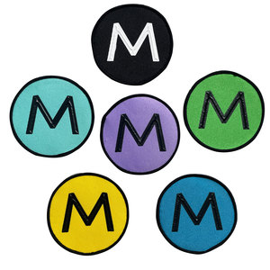 新款圆型英文字母m衣服补丁贴包包帽子装饰贴布标签缝纫款布贴