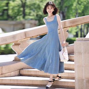 蓝色牛仔吊带连衣裙女夏季2022新款高级感法式名媛风气质修身长裙