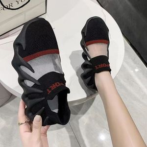 八爪鱼袜子飞织运动鞋女2024夏季新款韩版透气健身懒人套脚女鞋潮