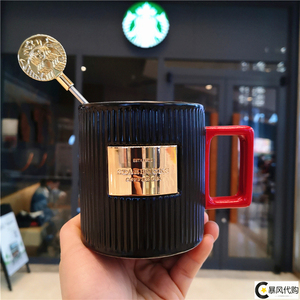 星巴克经典黑金铭牌竖纹陶瓷马克杯配不锈钢搅拌棒把手桌面水杯子