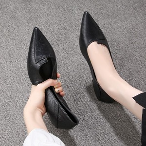 黑色平底单鞋女春夏季2024新款通勤职业工作鞋子软底舒适尖头皮鞋