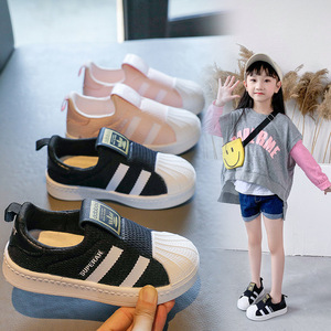 小女孩贝壳板鞋
