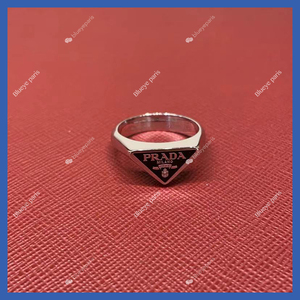 普拉达戒指