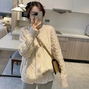 日系白色麻花毛衣外套开衫女春秋外搭宽松羊绒针织衫早秋慵懒上衣