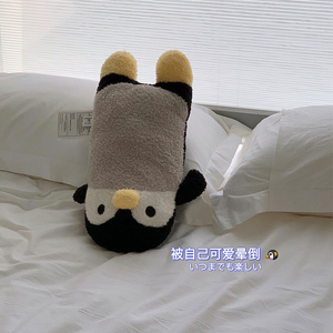 可爱卡通舒适喷花绒立体小企鹅抱枕午睡靠垫小枕头玩偶生日礼物