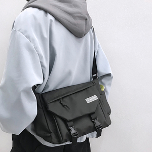 冠军斜挎包男潮牌休闲男士包包时尚运动斜跨单肩差包挎包男ins潮