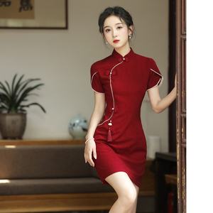 红色旗袍改良年轻款少女小个子150cm显高短款夏敬酒服新娘设计感