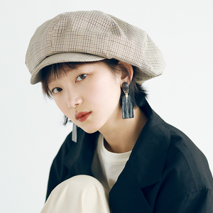 带帽檐的贝雷帽