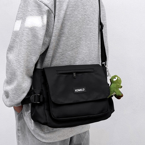百搭男士斜挎包日系潮牌ins单肩包大学生小挎包男简约休闲邮差包