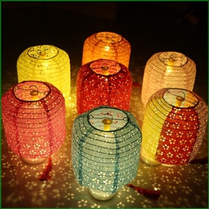 点蜡烛的纸灯笼老式手提怀旧手工制作小学生儿童放传统猪