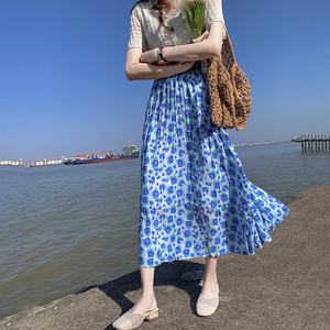 蓝色碎花半身裙女夏季2022新款松紧腰a字雪纺多层百褶中长款裙子