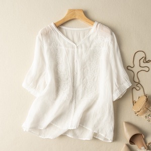 白色苎麻上衣女士夏季新款高端棉麻衬衫T恤宽松薄款妈妈刺绣小衫