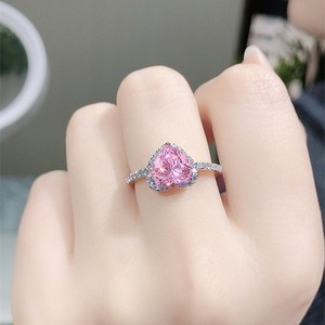 周大福焕美pt950铂金进口莫桑石群镶爱心形钻戒结求婚甜美粉钻黄