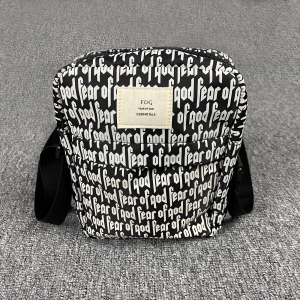 fear of god fog复线字母满印高街潮流ins男女时尚单肩斜挎包胸包