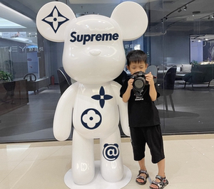 网红kaws暴力熊大摆件理发店酒吧客厅装饰潮玩公仔落地玻璃钢雕塑