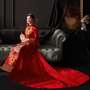 凤冠霞披长拖尾