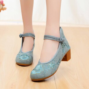 民国高跟鞋高跟绣花鞋女复古配旗袍鞋民族风古风汉服鞋广场舞蹈鞋