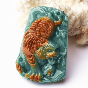 天然翡翠a货冰糯种黄翡俏色巧雕生肖虎挂坠下山虎玉坠虎牌吊坠