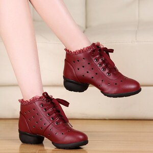 2021秋g冬季女式广场舞蹈鞋软底帮加棉水排舞鞋短靴子